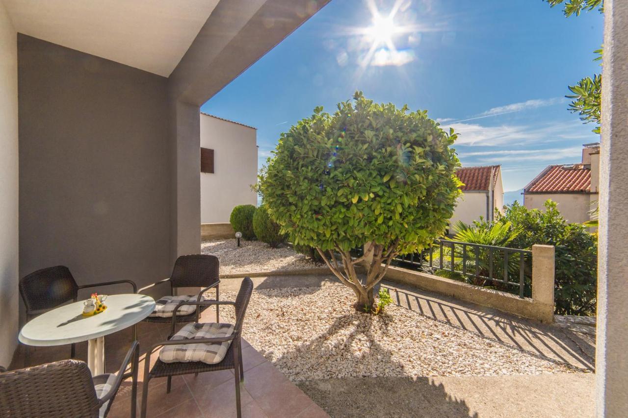 Apartments By The Sea Brist, Makarska - 11078 Exterior photo