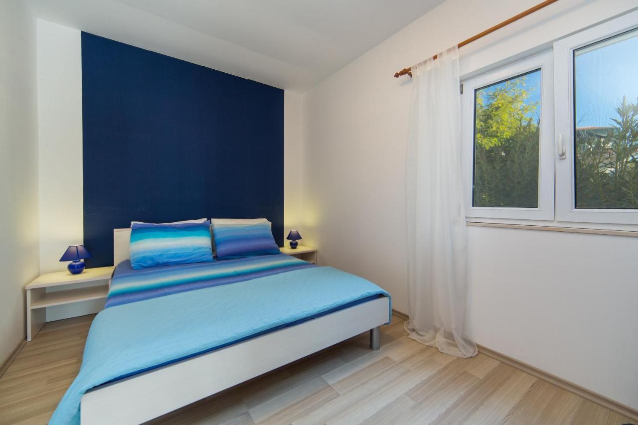 Apartments By The Sea Brist, Makarska - 11078 Exterior photo