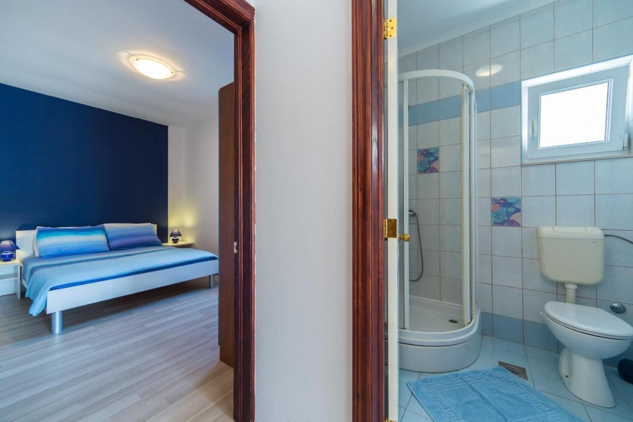 Apartments By The Sea Brist, Makarska - 11078 Exterior photo
