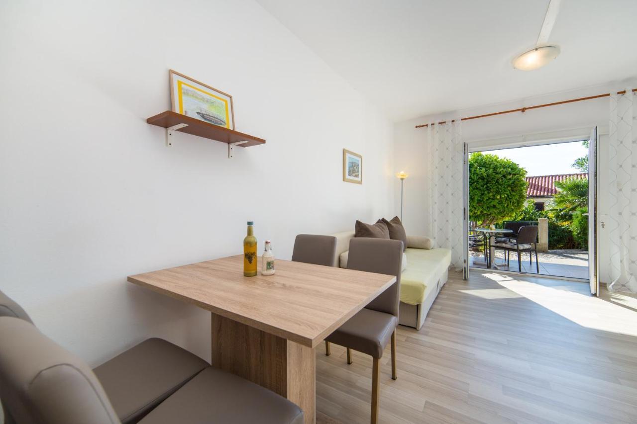Apartments By The Sea Brist, Makarska - 11078 Exterior photo