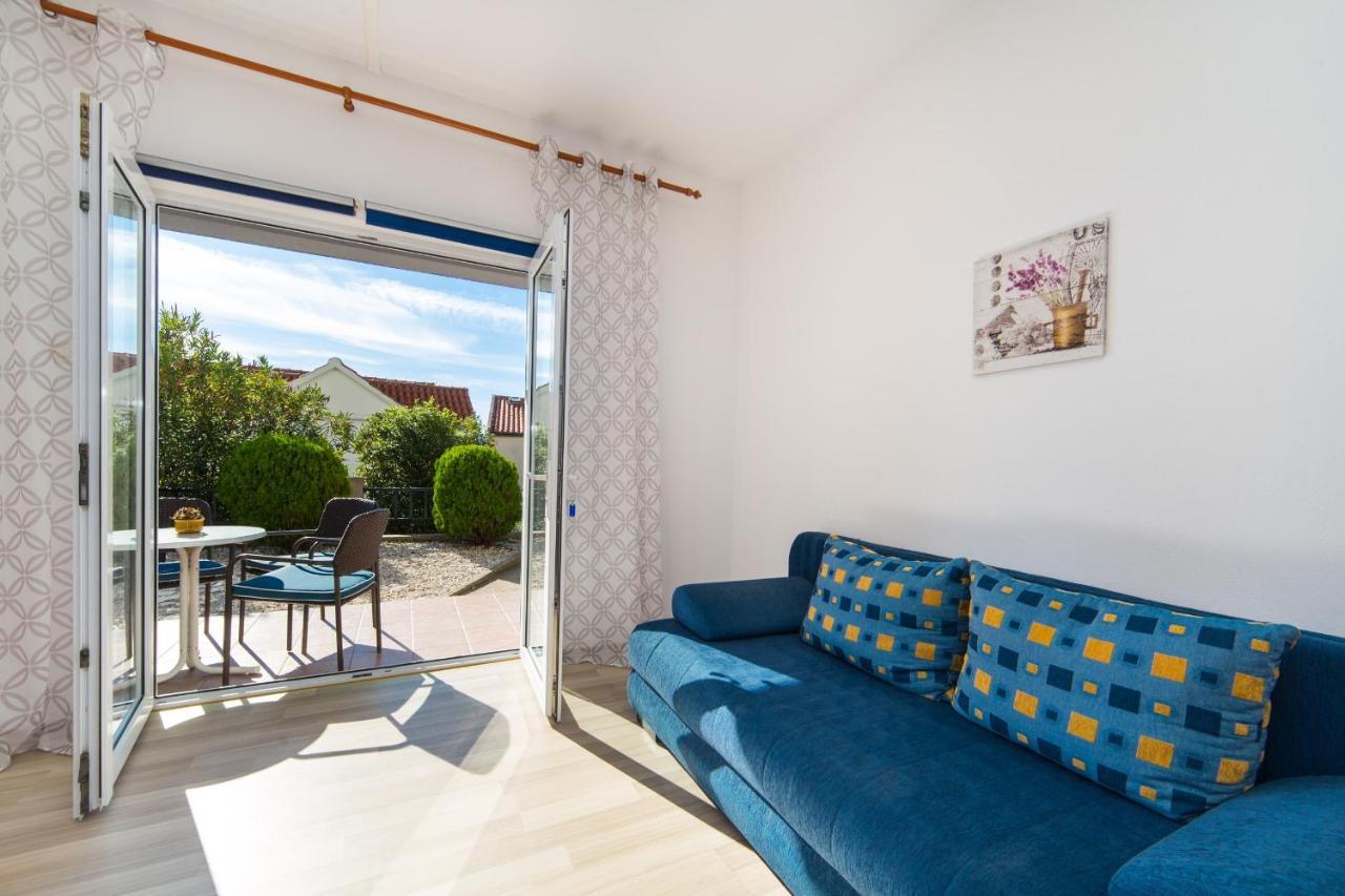 Apartments By The Sea Brist, Makarska - 11078 Exterior photo